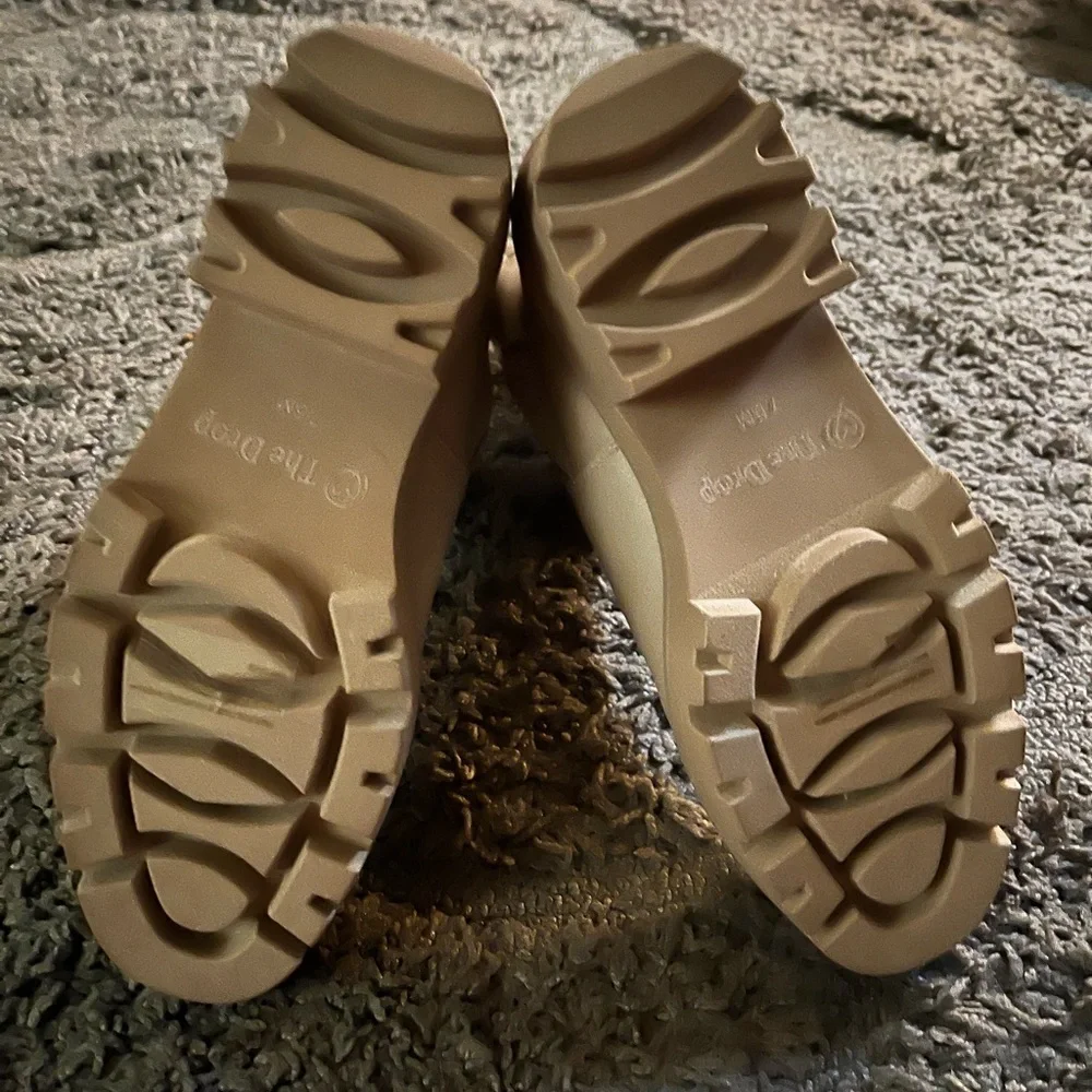 NWT The Drop Beige Chelsea Boots with Chunky Sole‎ size 7.5